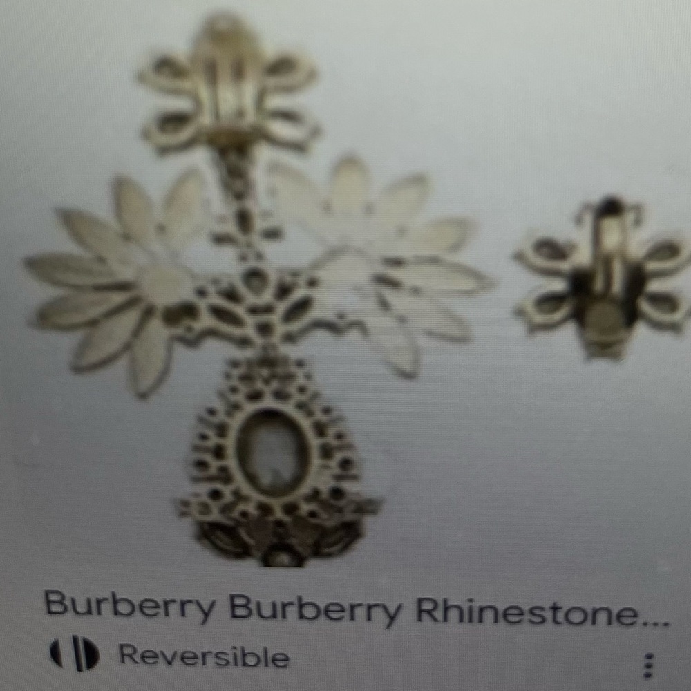 Burberry asymmetrical clip on flower‎ cocktail earrings in coral pink, NWT - Picture 2 of 7